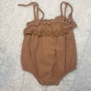 Rylee + Cru Brown Ruffle Bubble